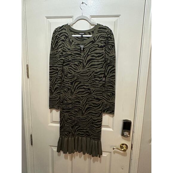 NWT Express Green Zebra Long Sleeve Ribbed Ruffle Hem Sweater Dress Size Large - Picture 6 of 9